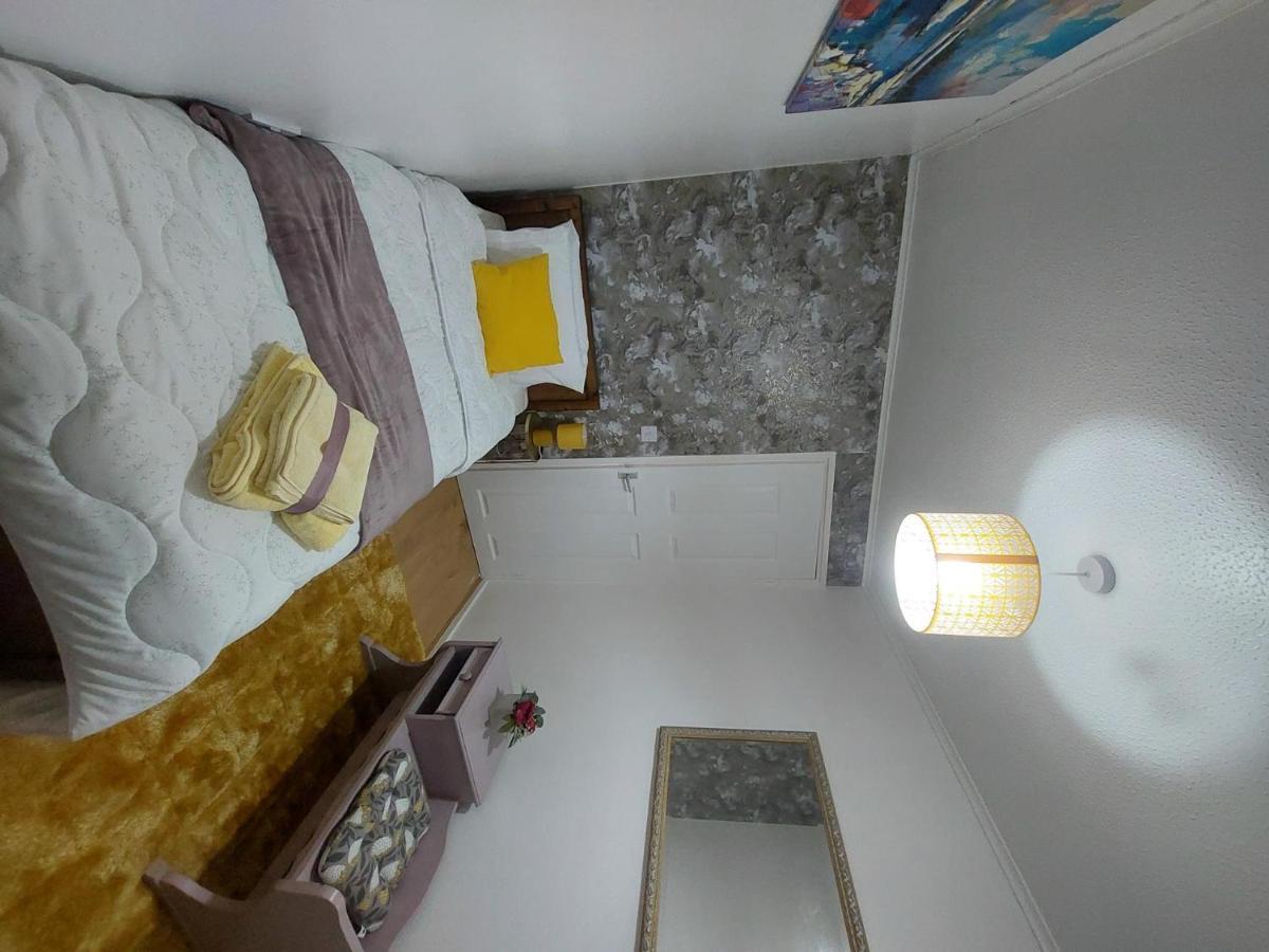 Lovely 2-Bed House In The Heart Of Woodhouse Leeds Leeds  Buitenkant foto