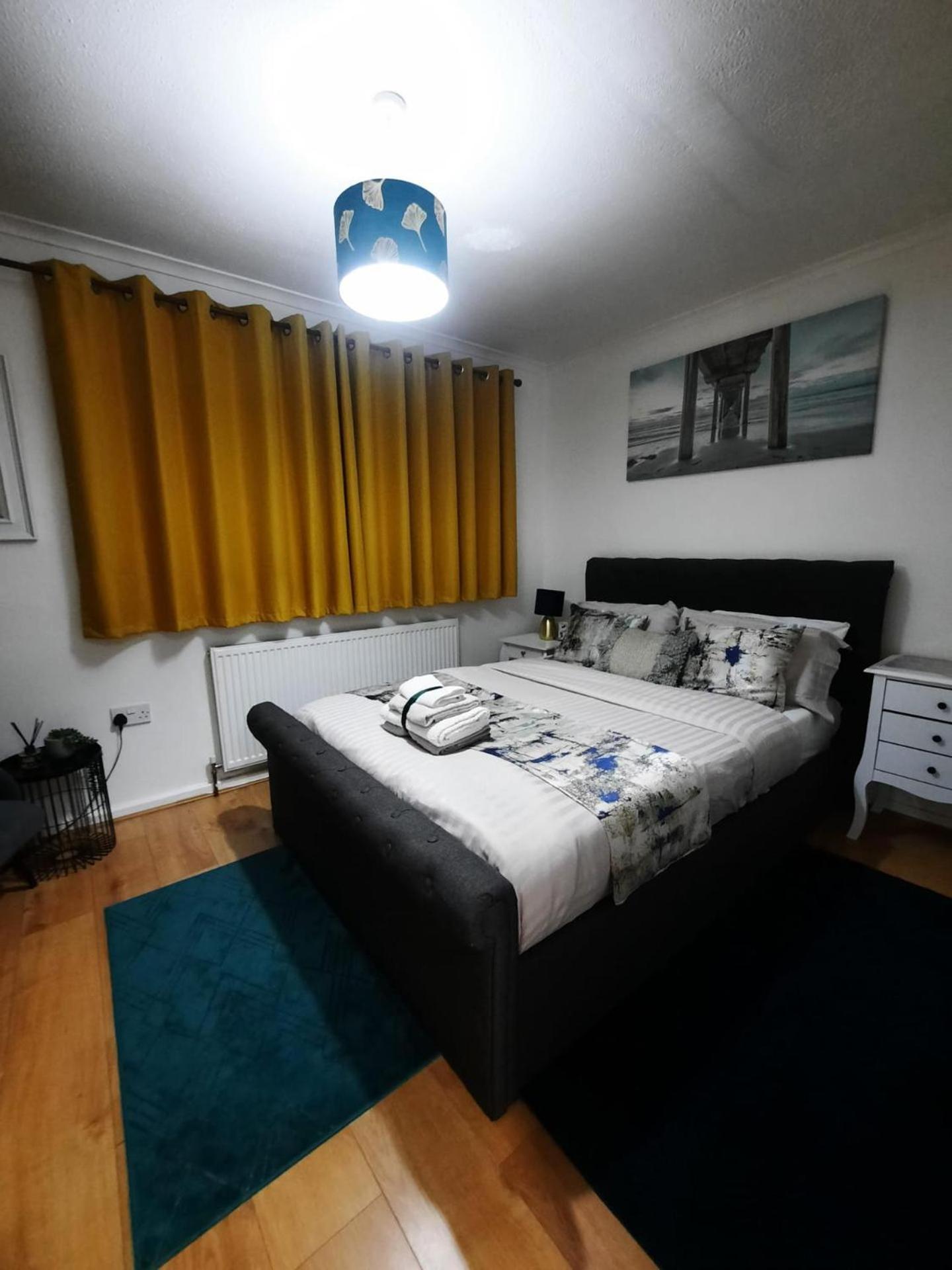 Lovely 2-Bed House In The Heart Of Woodhouse Leeds Leeds  Buitenkant foto
