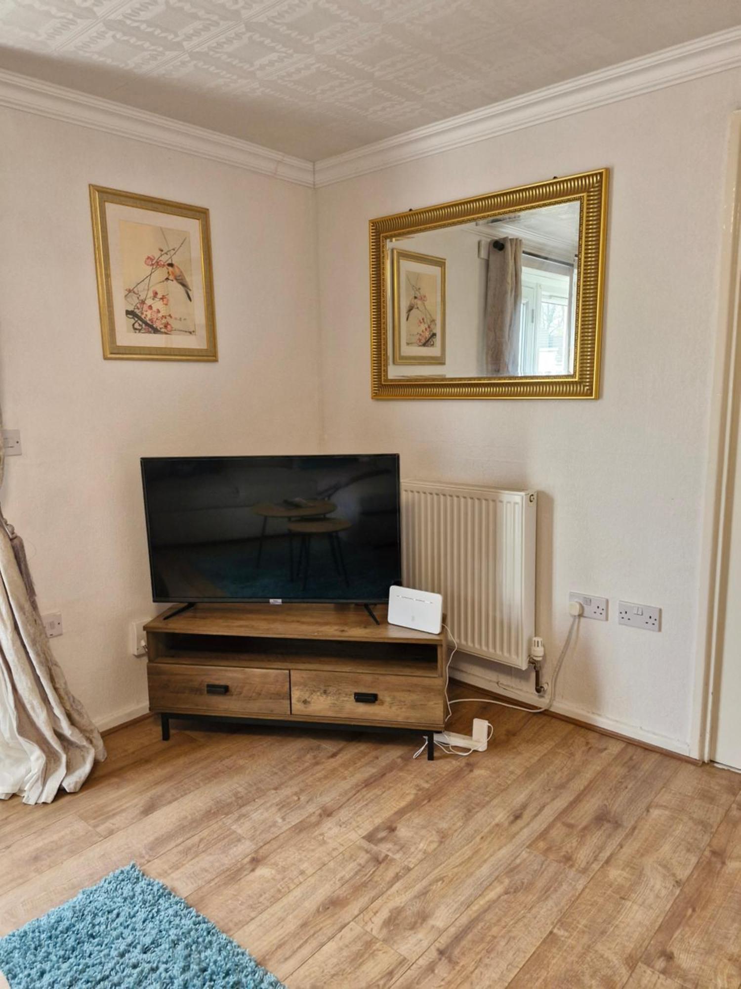 Lovely 2-Bed House In The Heart Of Woodhouse Leeds Leeds  Buitenkant foto