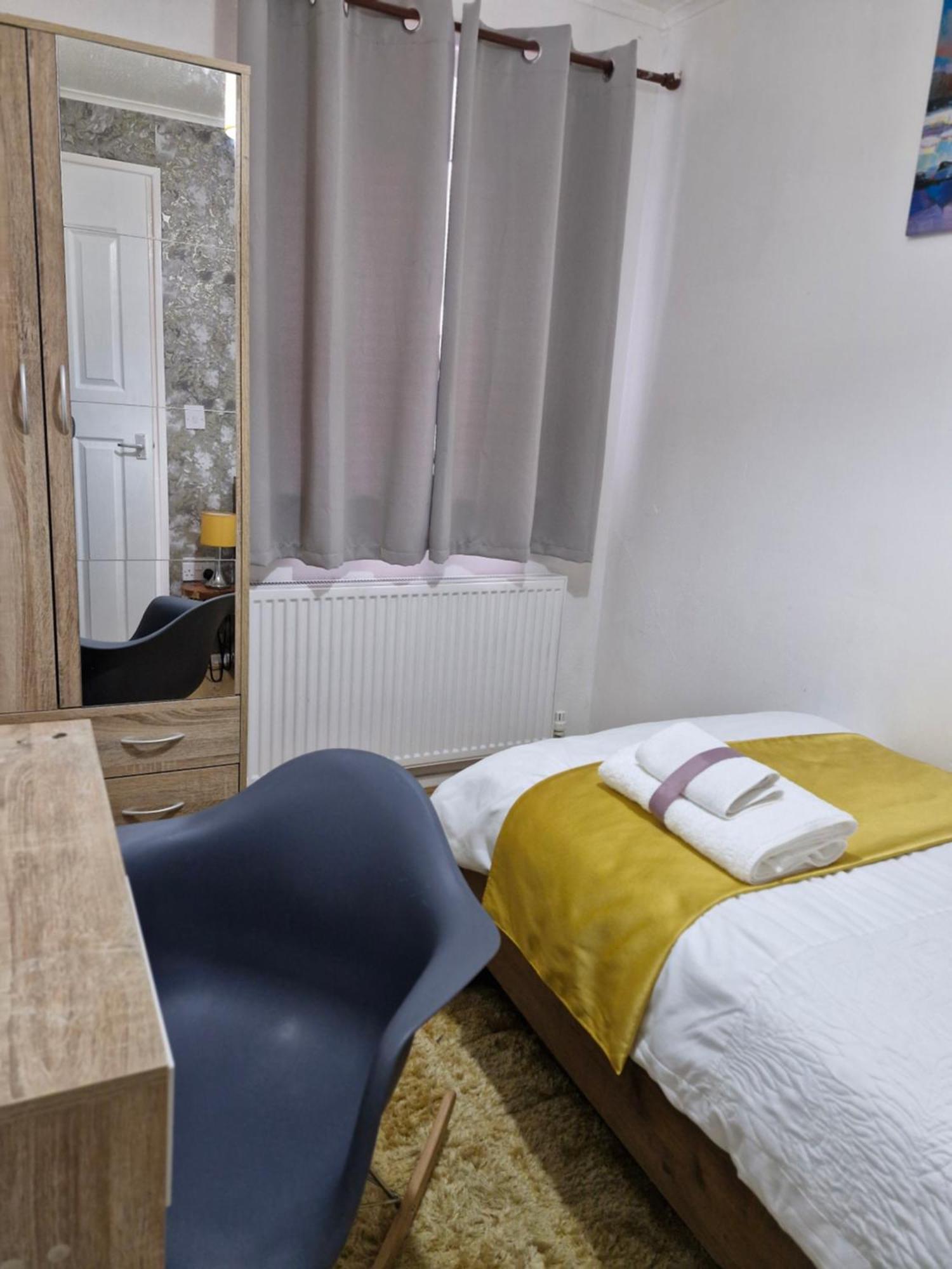 Lovely 2-Bed House In The Heart Of Woodhouse Leeds Leeds  Buitenkant foto